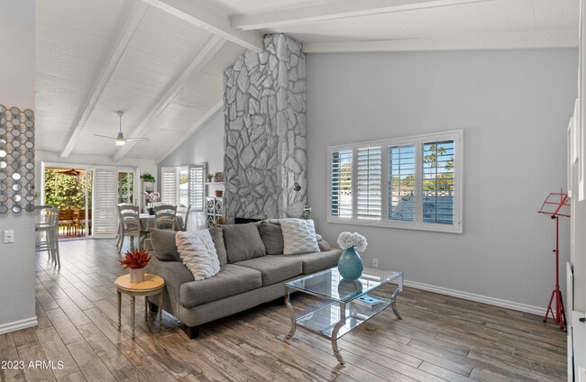 Building Photo - 7526 N Vía De La Campana