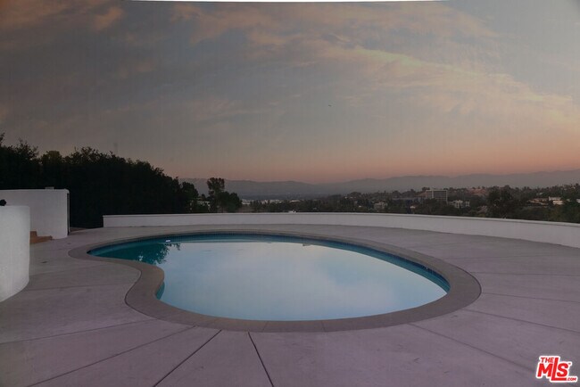 Building Photo - 5026 Medina Rd