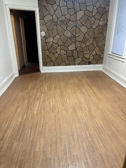 Building Photo - 615 Court St