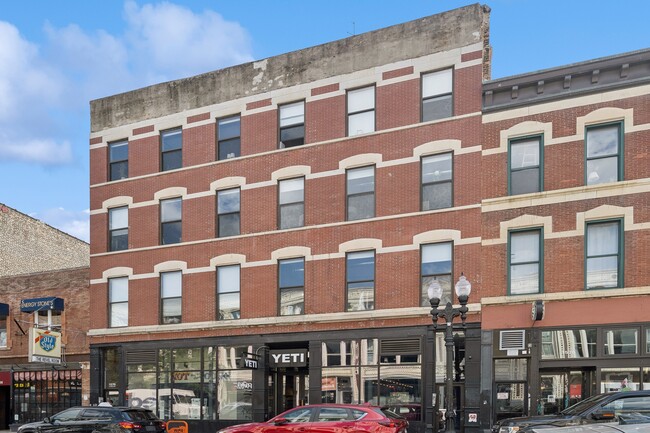 Primary Photo - 1572 N Milwaukee Ave