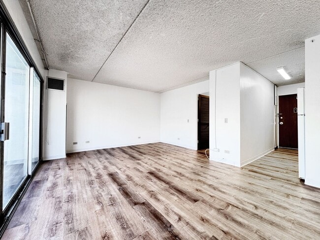 Building Photo - Honolulu Studio with Central A/C and Assigned Parking