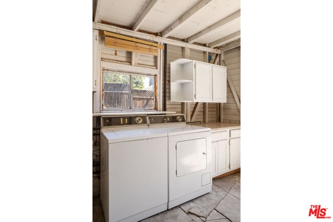 Building Photo - 1327 Portia St