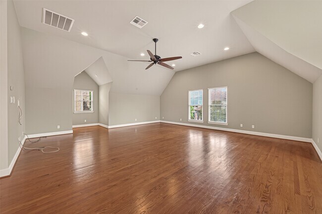 Building Photo - 2405 Southgate Blvd