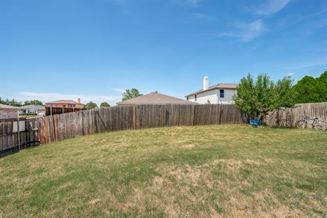 Building Photo - 2301 Chestnut Dr
