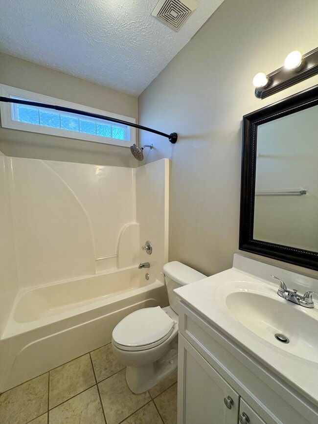 Building Photo - Beautiful 4 Bed, 2 Bath Home in Jack Britt