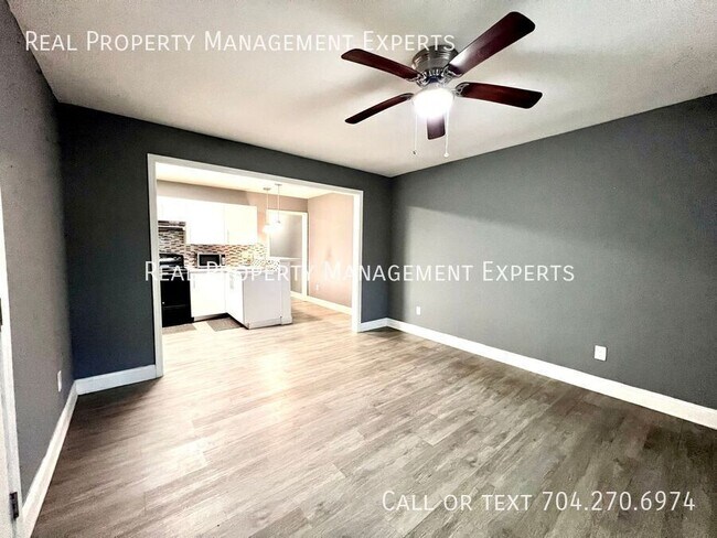 Building Photo - 2503 Eastway Dr