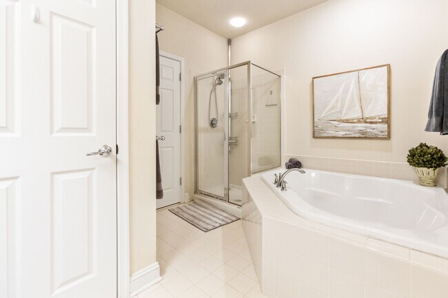 Building Photo - 20657 Sibbald Sq