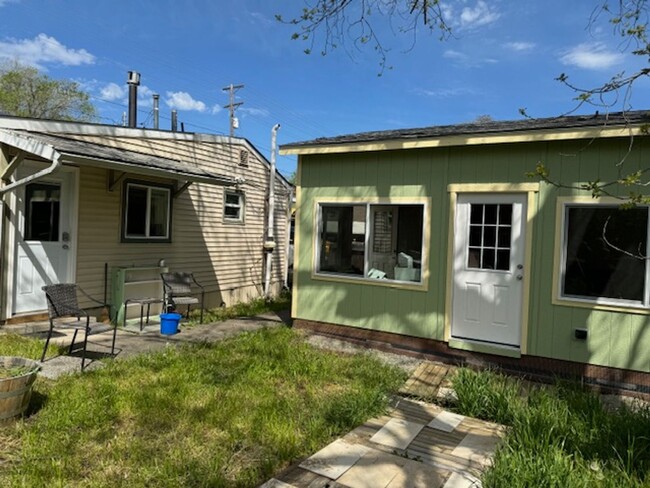 Building Photo - STUDIO IN ASHLAND/ PARTIALLY FURNISHED