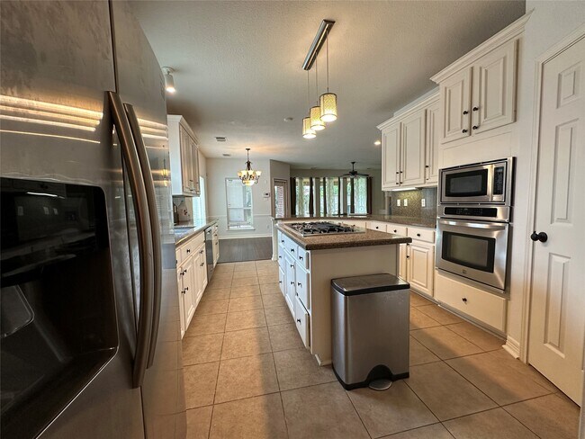 Building Photo - 3206 Oakland Dr