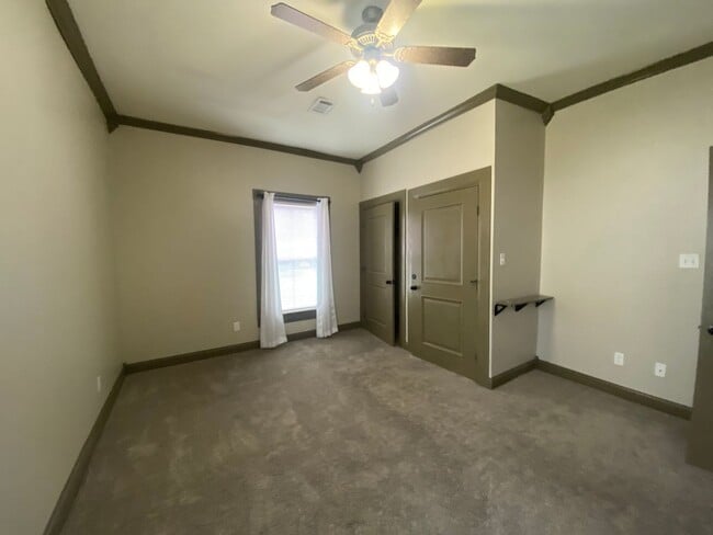 Building Photo - Charming 2bed/2bath Home