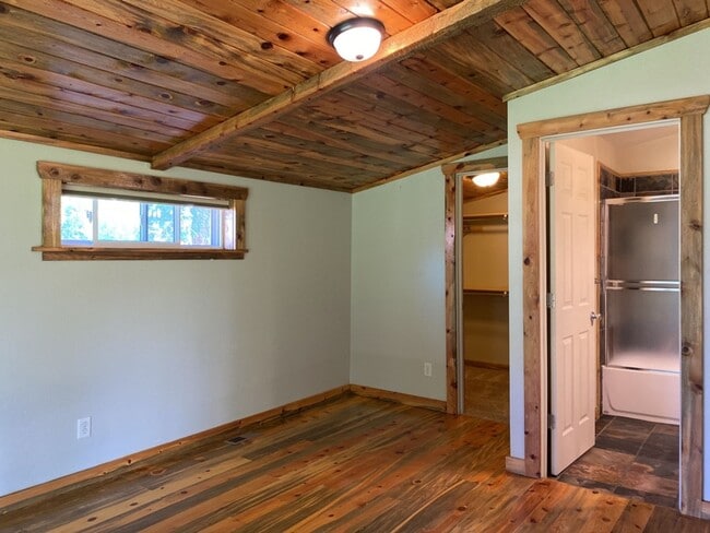 Building Photo - Updated Old Town 3 Bed 2 Bath Home w/ fenced yard and 1 car garage