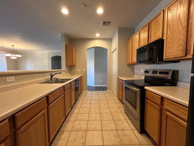 Building Photo - 955 E Knox Rd