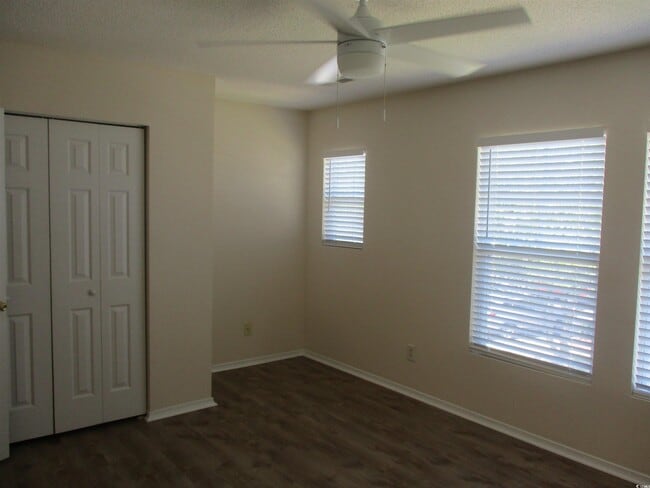 Building Photo - 121 Olde Towne Way