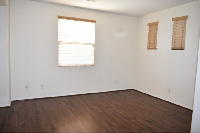 Building Photo - Updated with Pool, 3 Bd 2.5 Ba Chula Vista (91913)