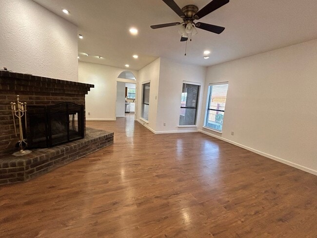 Building Photo - 1007 Dandelion Dr