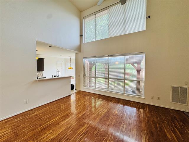 Building Photo - 2762 Hillview Dr