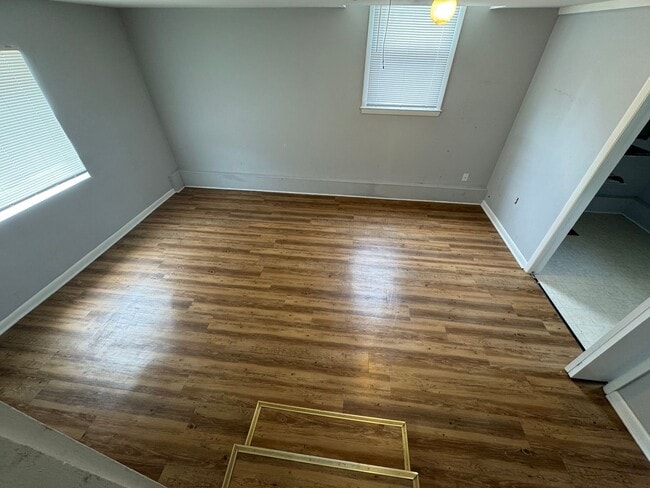 Building Photo - For Lease - 3 Bed, 1 Bath, 1350 Sqft, 0.27...