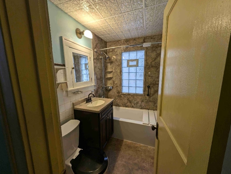 Building Photo - 2024 S 69th St