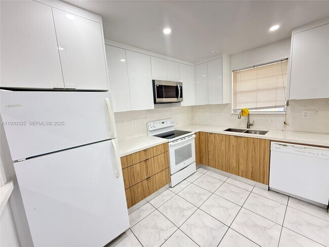 Building Photo - 5160 SW 40th Ave