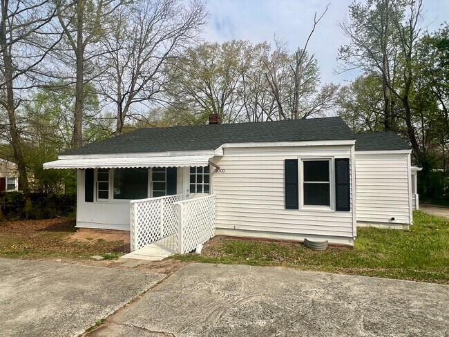 Building Photo - Three bedroom, 1 bath home in Burlington