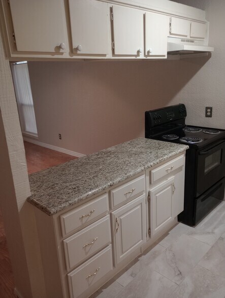 Building Photo - 7152 Fair Oaks Ave