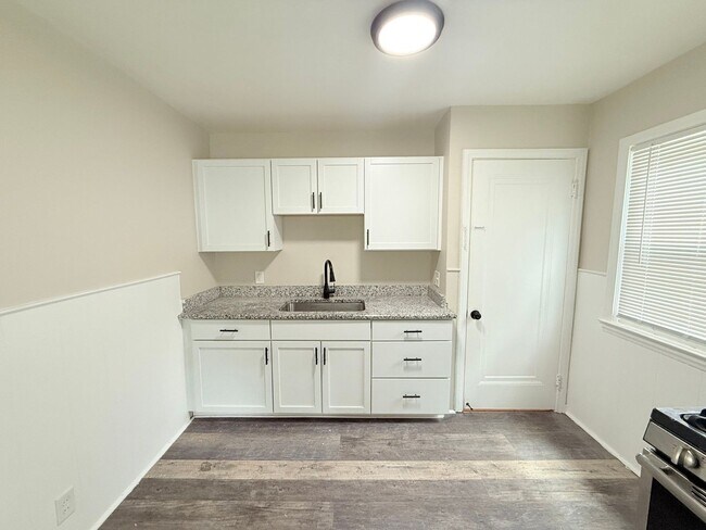 Building Photo - Renovated 3-Bedroom Home – We Welcome Sect...