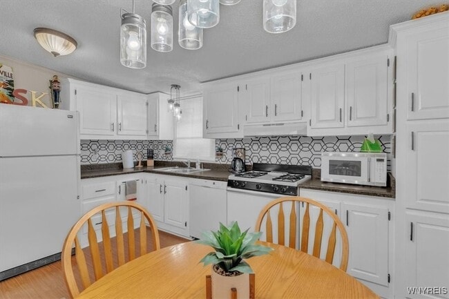 Building Photo - 8A Sun up