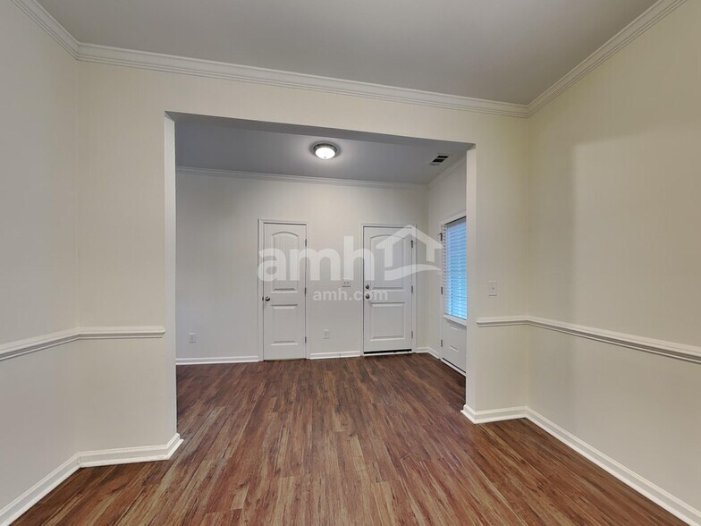 Building Photo - 515 S Fortune Way