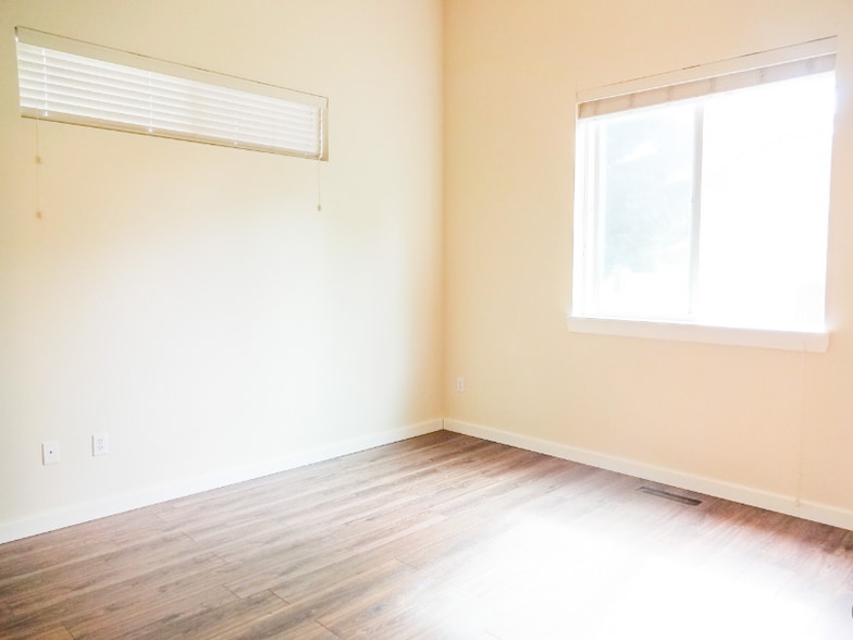 Building Photo - 4106 NE 47th Ave