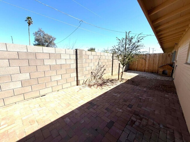 Building Photo - 15841 N Sunny Ln