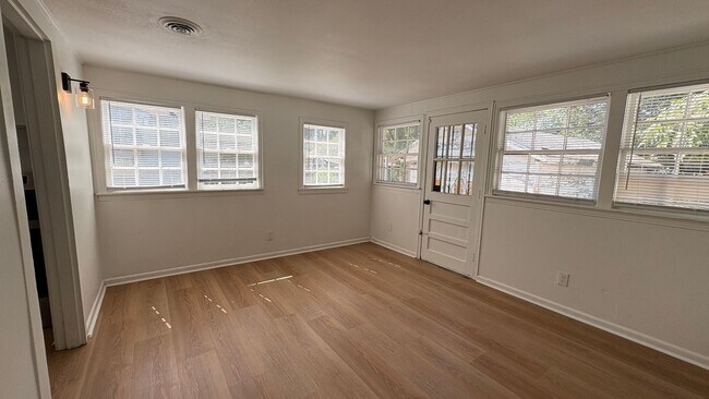 Building Photo - 111 Park Pl