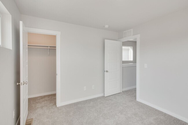 Building Photo - Beautiful, Modern 2 Bedroom Cottage Availa...