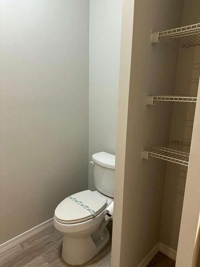 Building Photo - 202 Spencer Pl