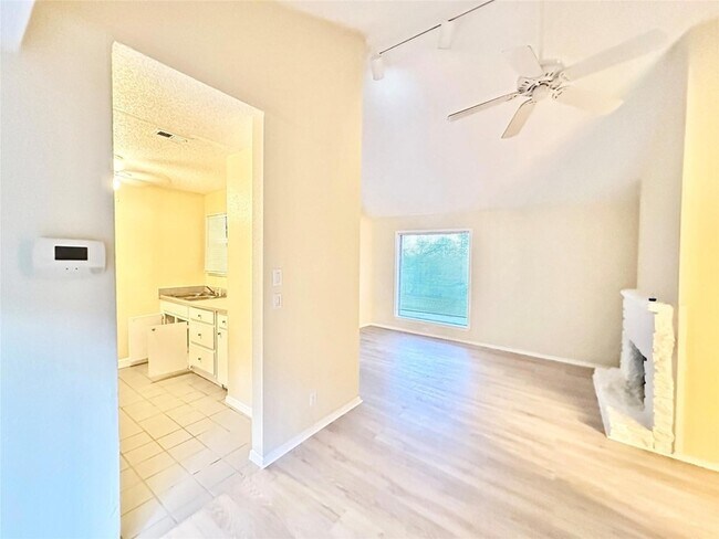 Building Photo - 4302 Scottsdale Rd