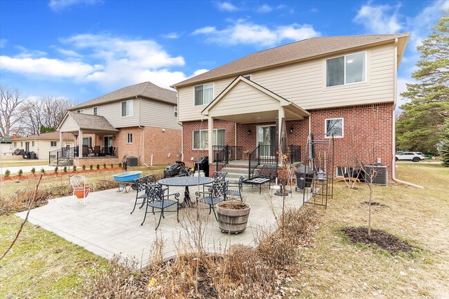 Building Photo - 37440 Curwood Dr