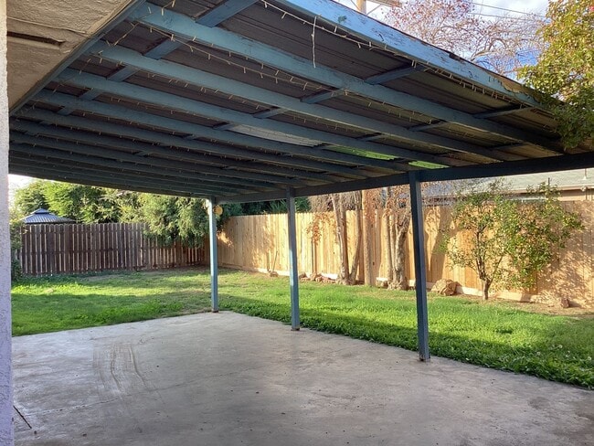 Building Photo - 487 W San Jose Ave