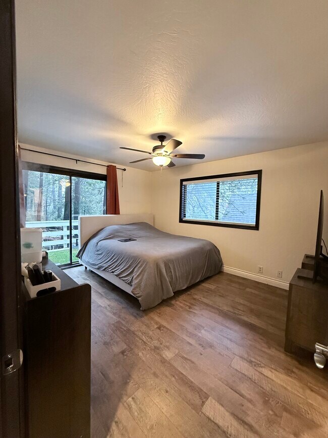 Building Photo - 27464 Meadow Dr