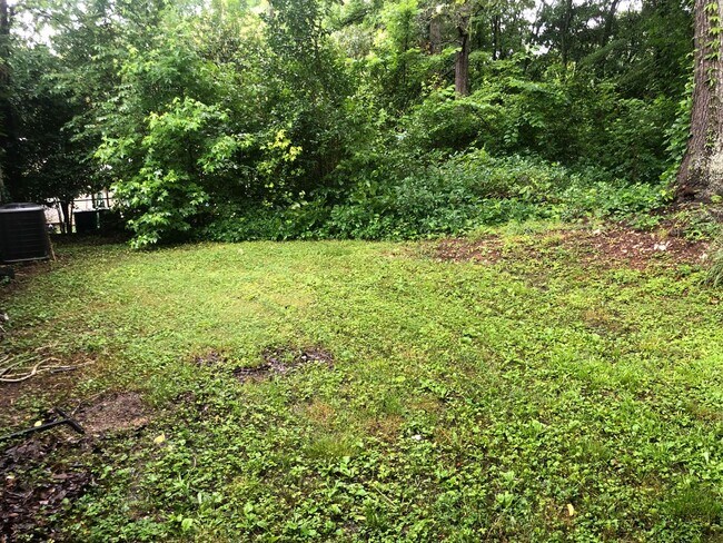 Building Photo - Cute,Belmont-Mt Holly home close to everything