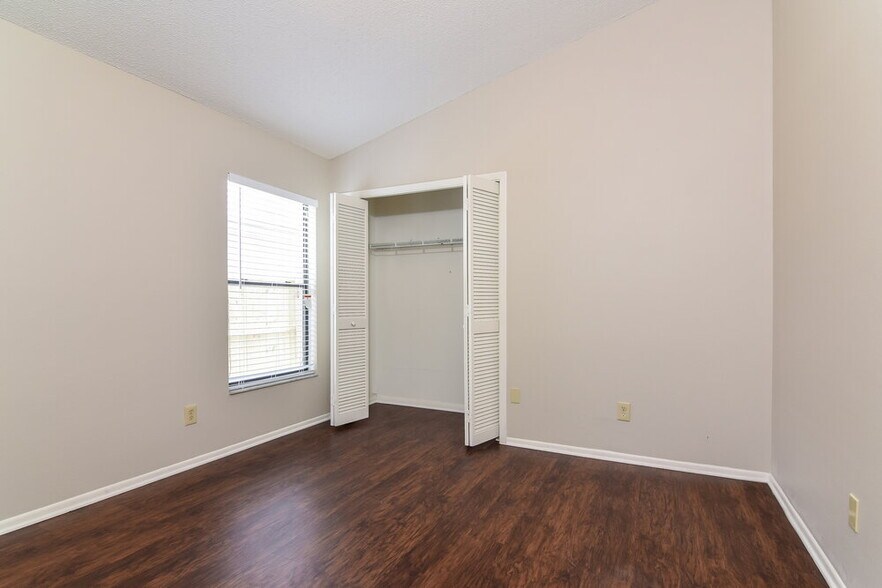 Building Photo - 600 Birgham Pl