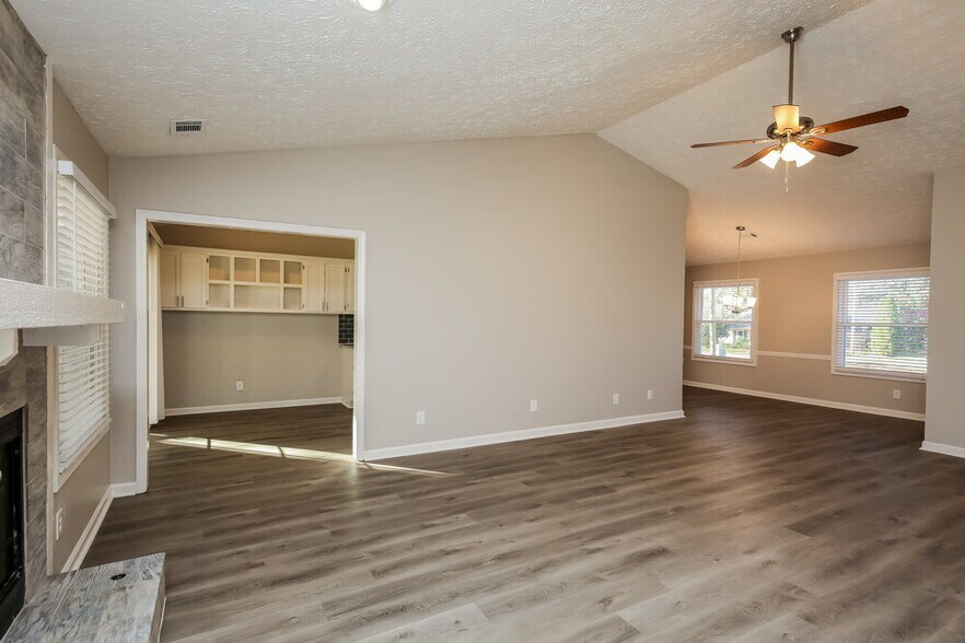 Building Photo - 923 River Rock Dr