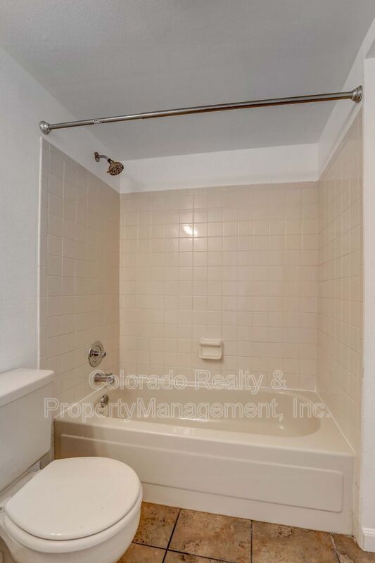 Building Photo - 8225 Fairmount Dr