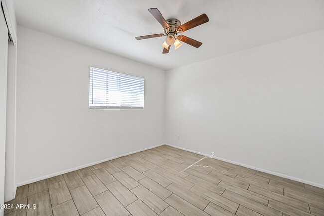 Building Photo - 903 N 22nd Pl