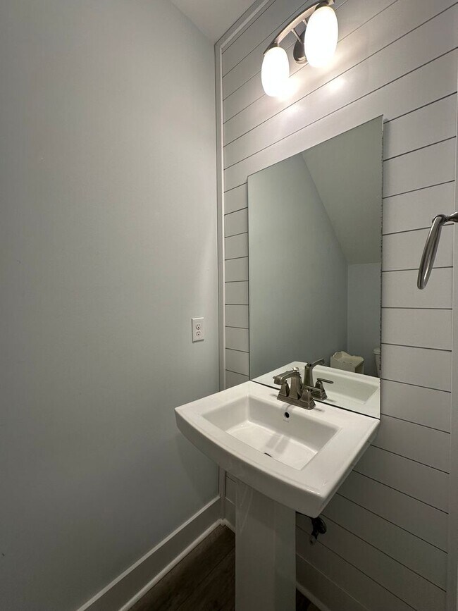 Building Photo - Gorgeous newer 2-Story, 4 bedroom Home in South Walton County