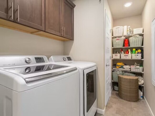 Building Photo - 4bd/2.5ba Covington House