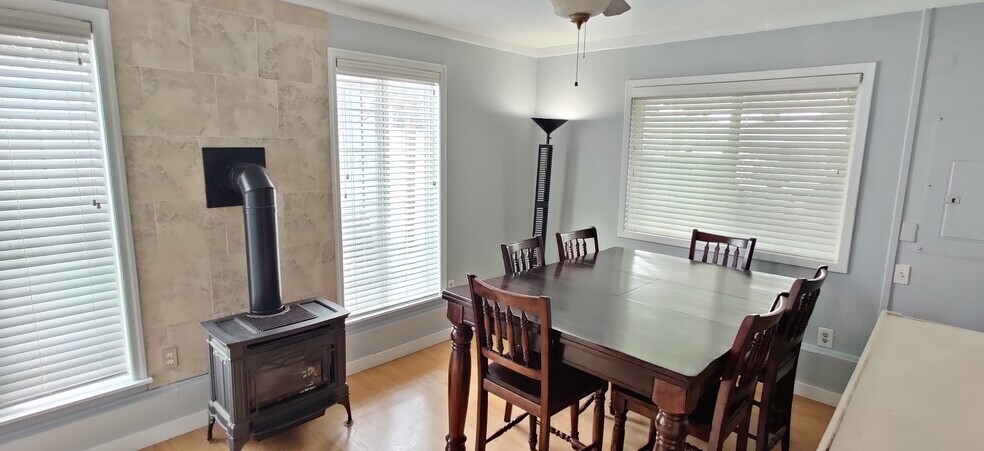 Building Photo - 822 CC St