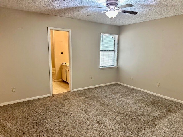 Building Photo - 201 Hickory Hill Dr