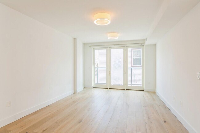 Building Photo - 348 Baldwin Ave