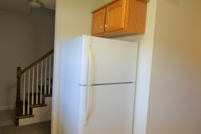 Building Photo - 206 River Oaks Cir