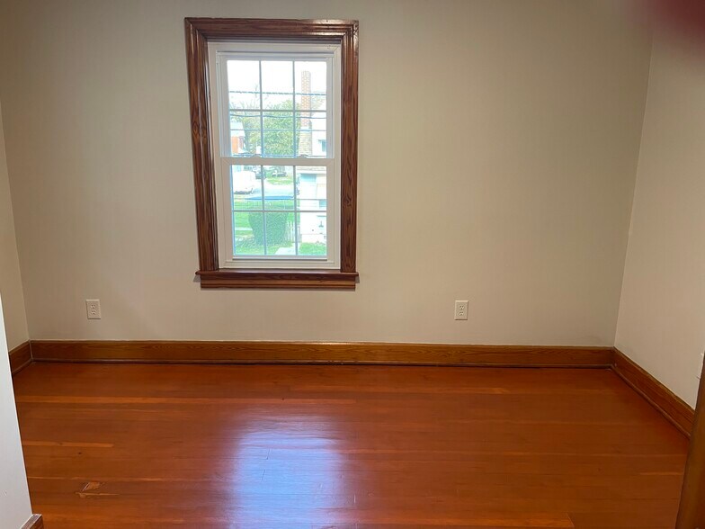 Bedroom 3 - 325 2nd Ave