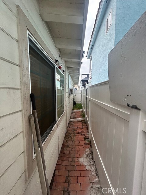 Building Photo - 206 Fern St